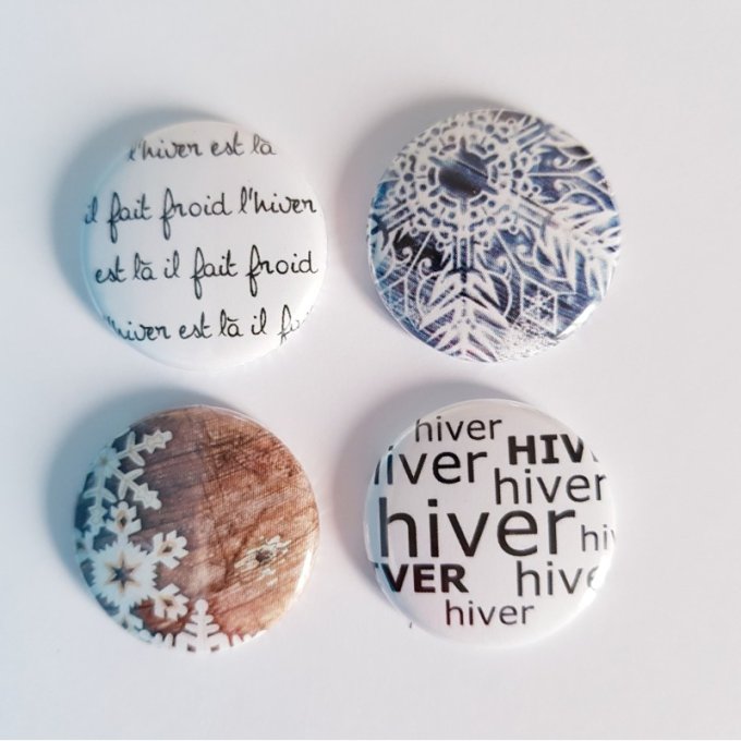 B1118-SA49 Badge L'hiver est là